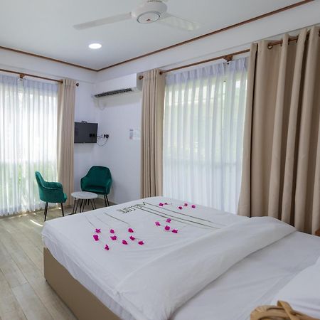 Nihaali Maldives Hotel Kudarikilu Luaran gambar