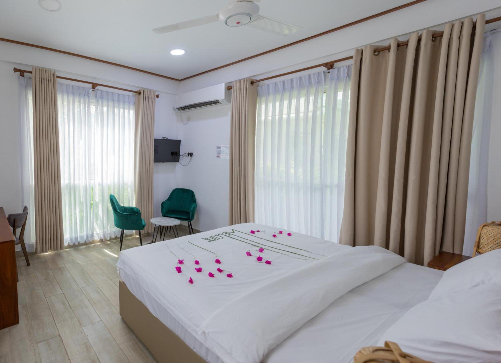 Nihaali Maldives Hotel Kudarikilu Luaran gambar